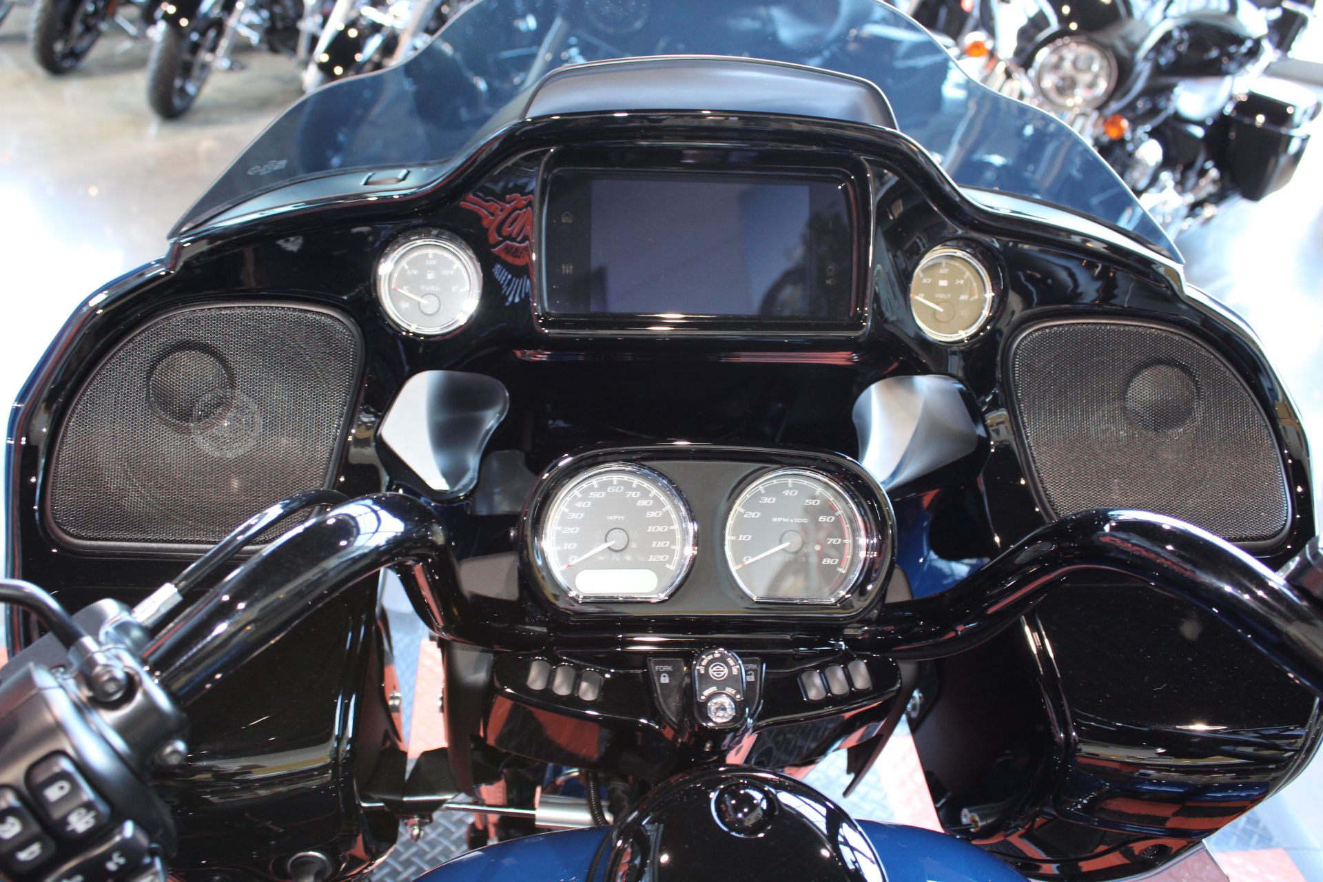 2023 Harley-Davidson Road Glide® 3 in Shorewood, Illinois - Photo 11