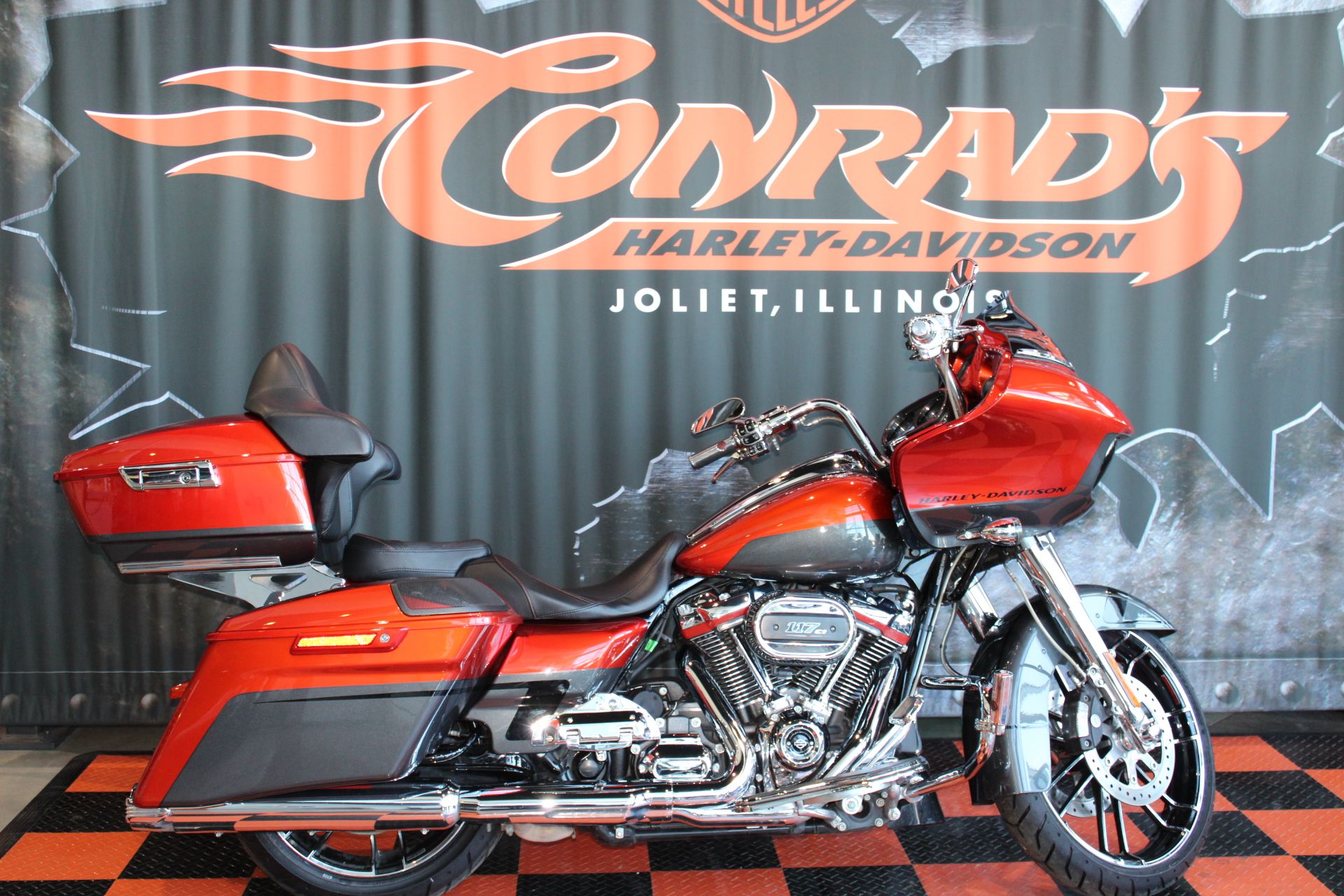 2018 Harley-Davidson CVO™ Road Glide® in Shorewood, Illinois - Photo 1
