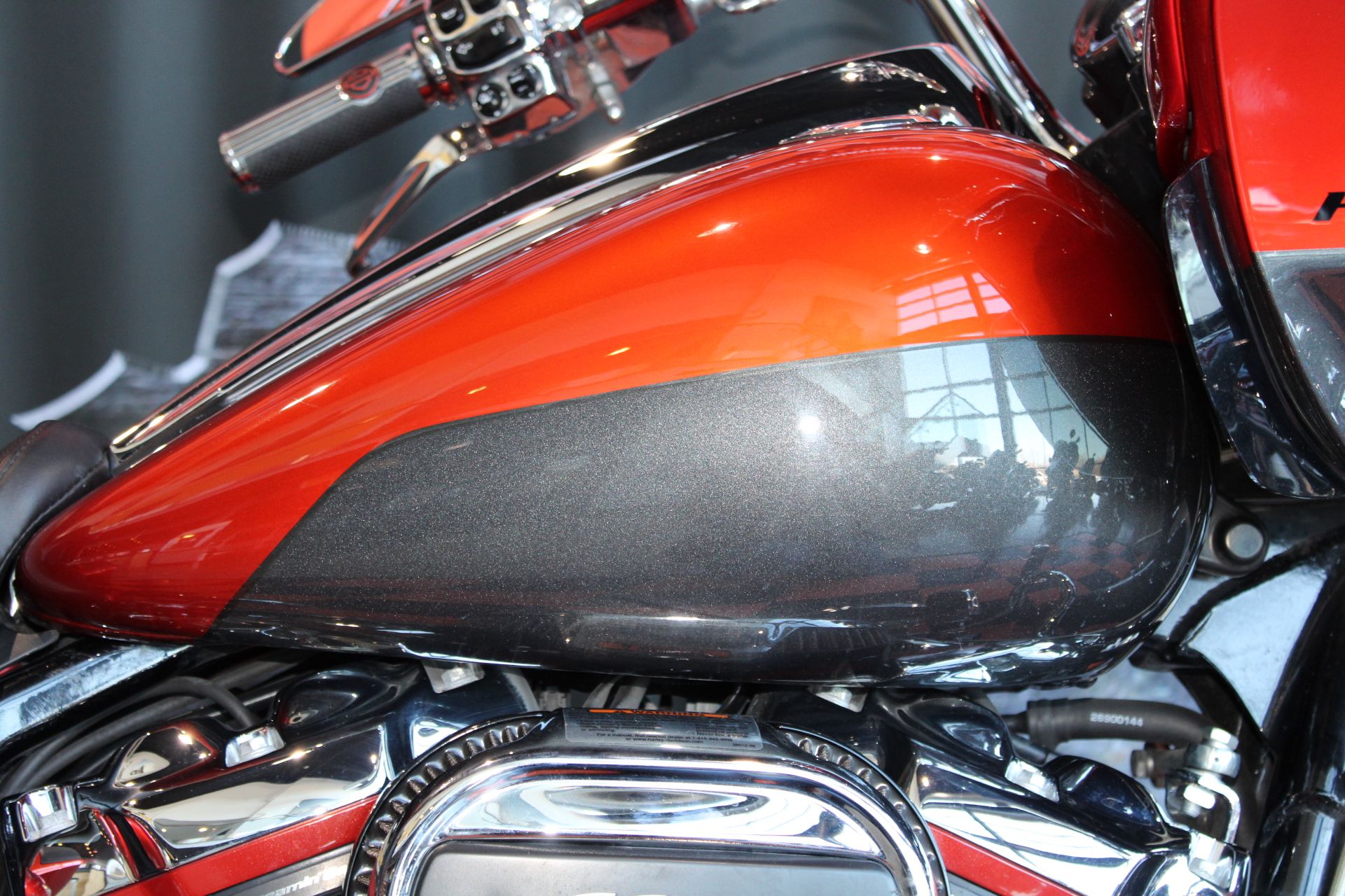 2018 Harley-Davidson CVO™ Road Glide® in Shorewood, Illinois - Photo 6