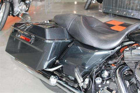 2009 Harley-Davidson Street Glide® in Shorewood, Illinois - Photo 6