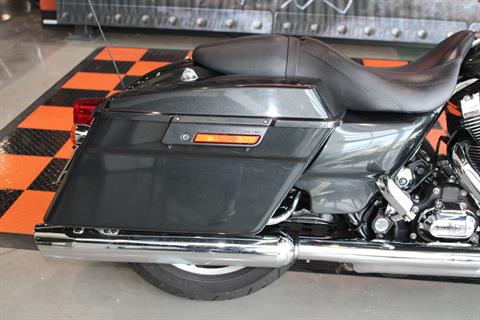 2009 Harley-Davidson Street Glide® in Shorewood, Illinois - Photo 11