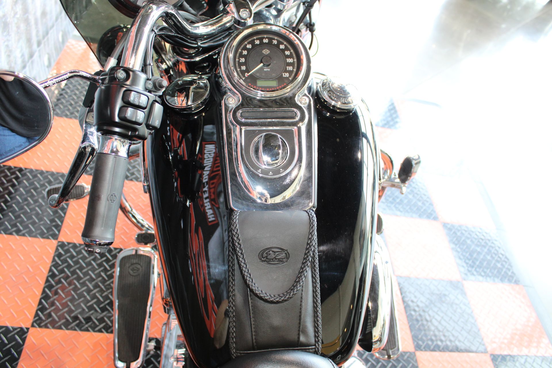 2013 Harley-Davidson Dyna® Switchback™ in Shorewood, Illinois - Photo 10