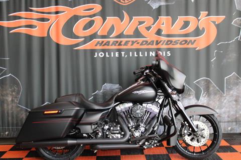 2016 Harley-Davidson Street Glide® Special in Shorewood, Illinois - Photo 1