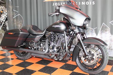 2016 Harley-Davidson Street Glide® Special in Shorewood, Illinois - Photo 3