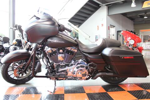 2016 Harley-Davidson Street Glide® Special in Shorewood, Illinois - Photo 20