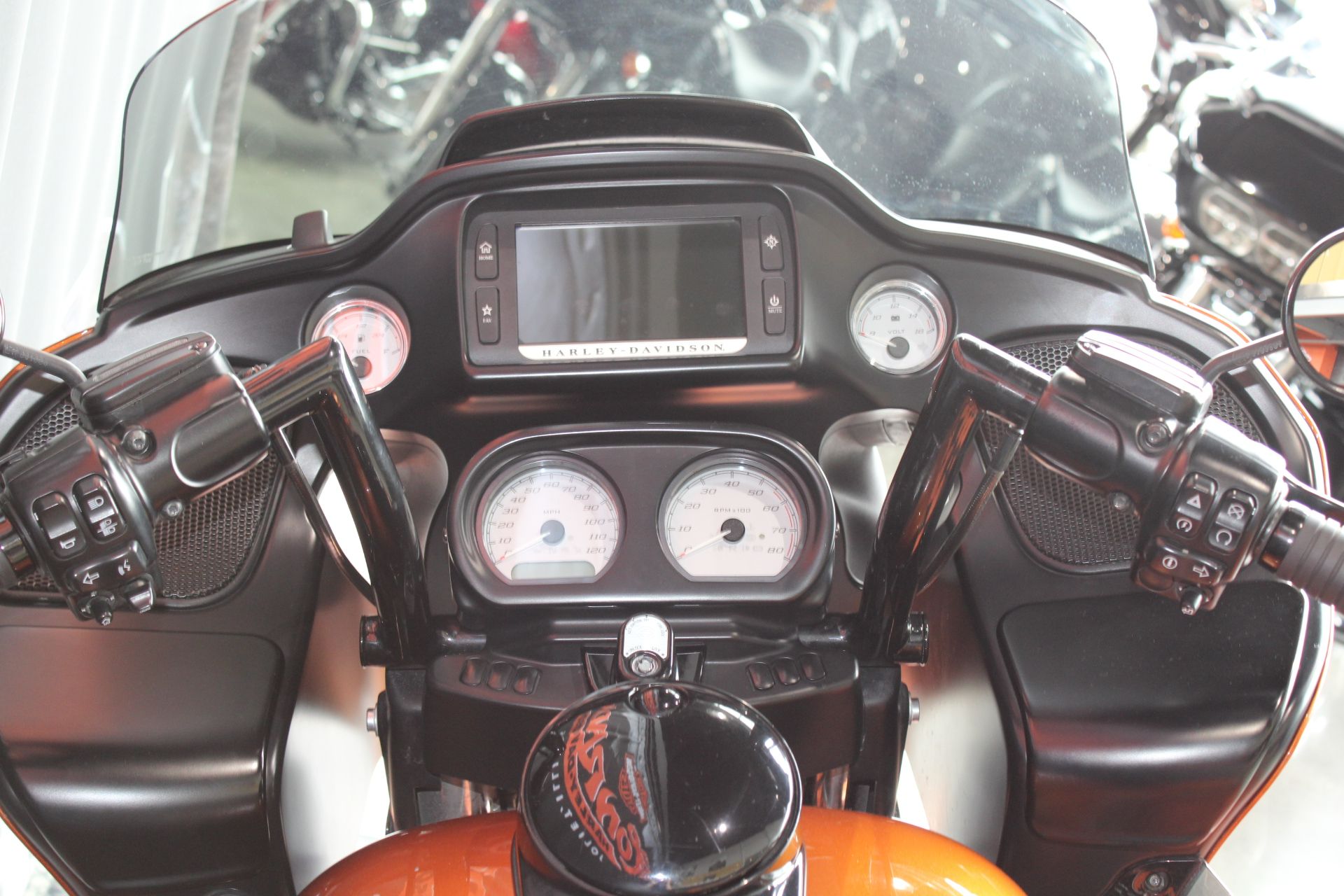 2015 Harley-Davidson Road Glide® in Shorewood, Illinois - Photo 11