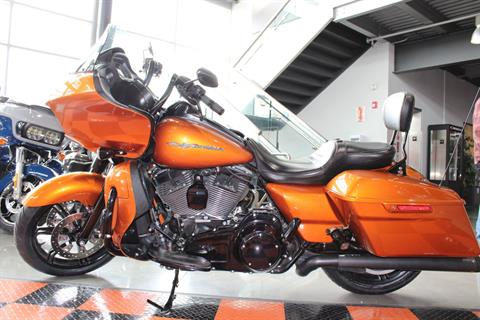 2015 Harley-Davidson Road Glide® in Shorewood, Illinois - Photo 19