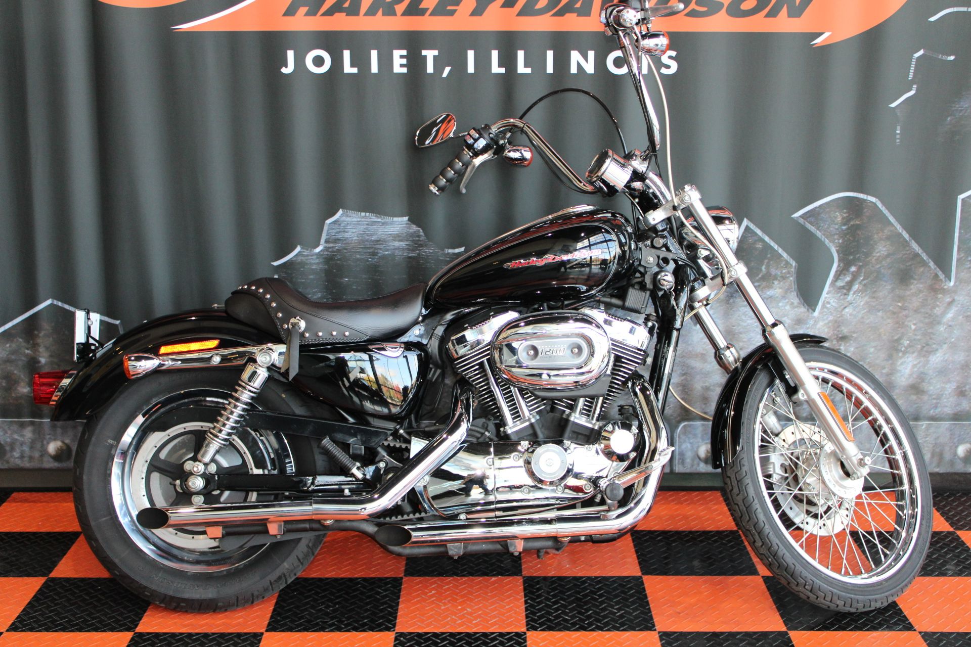 2006 Harley-Davidson Sportster® 1200 Custom in Shorewood, Illinois - Photo 2