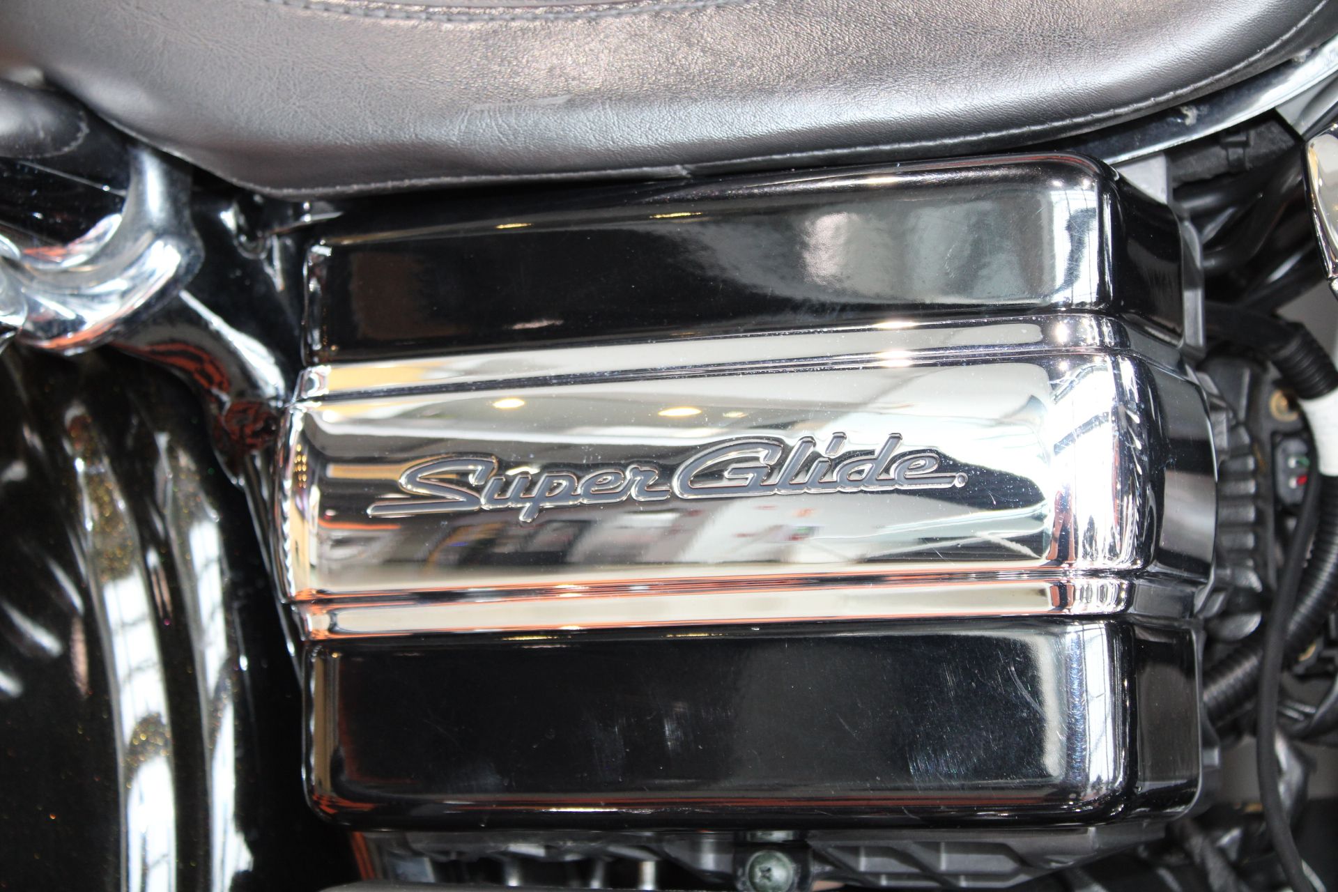 2013 Harley-Davidson Dyna® Super Glide® Custom 110th Anniversary Edition in Shorewood, Illinois - Photo 8