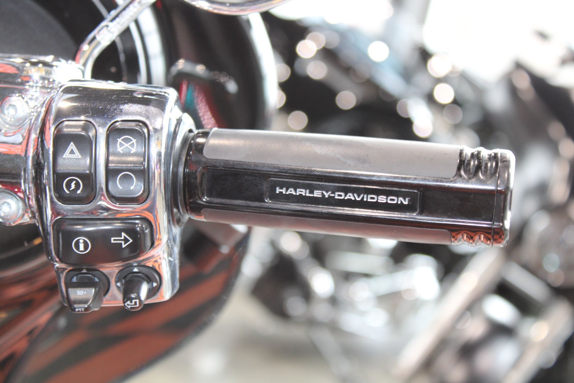 2014 Harley-Davidson Ultra Limited in Shorewood, Illinois - Photo 16