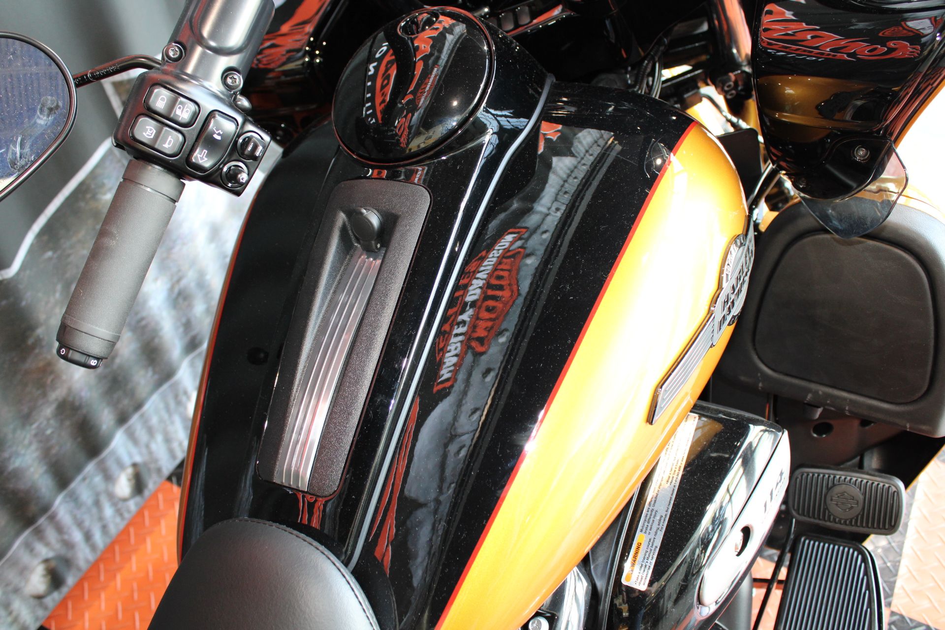 2023 Harley-Davidson Road Glide® Limited in Shorewood, Illinois - Photo 13