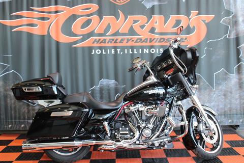 2018 Harley-Davidson Street Glide in Shorewood, Illinois - Photo 1