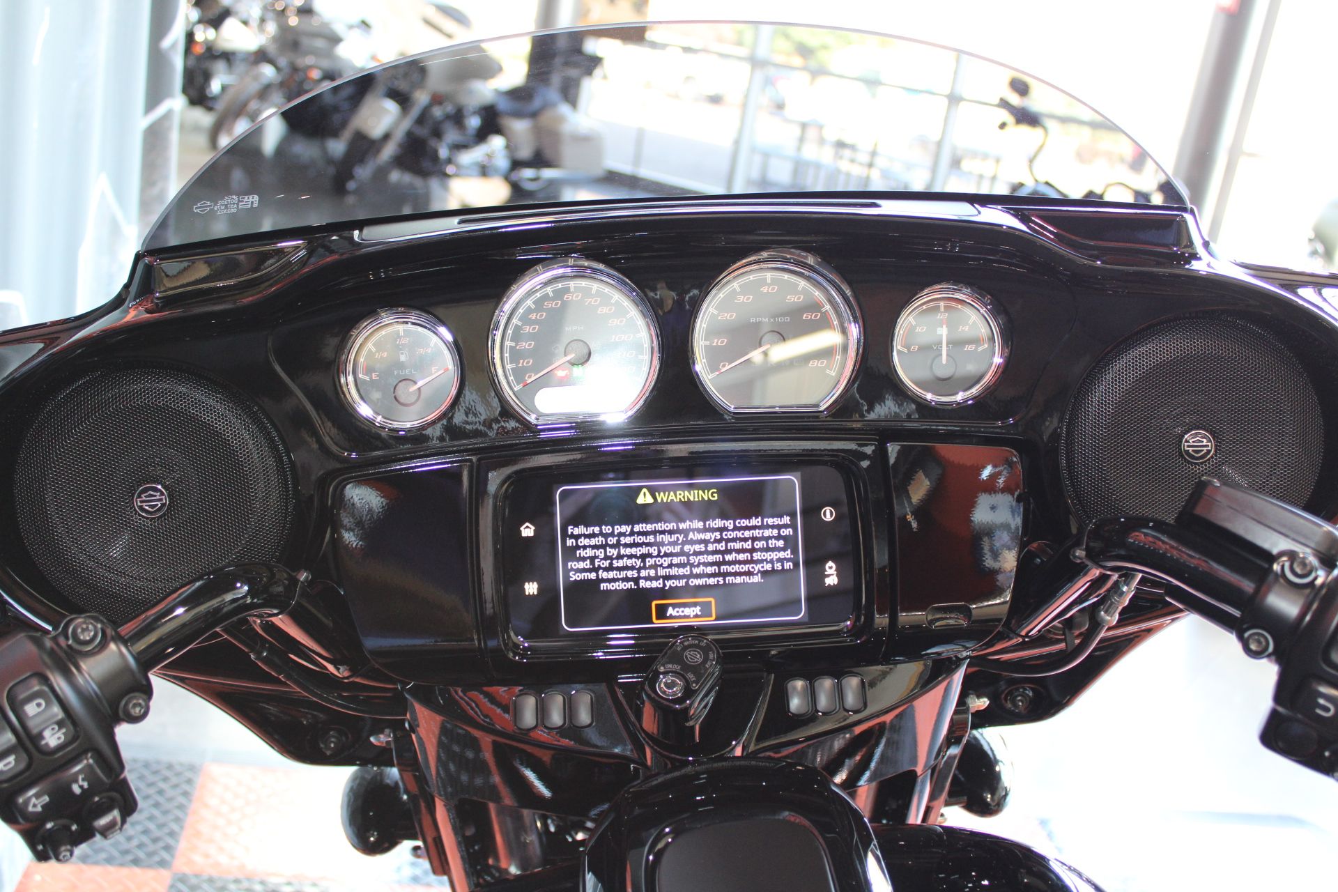 2022 Harley-Davidson Street Glide® Special in Shorewood, Illinois - Photo 9