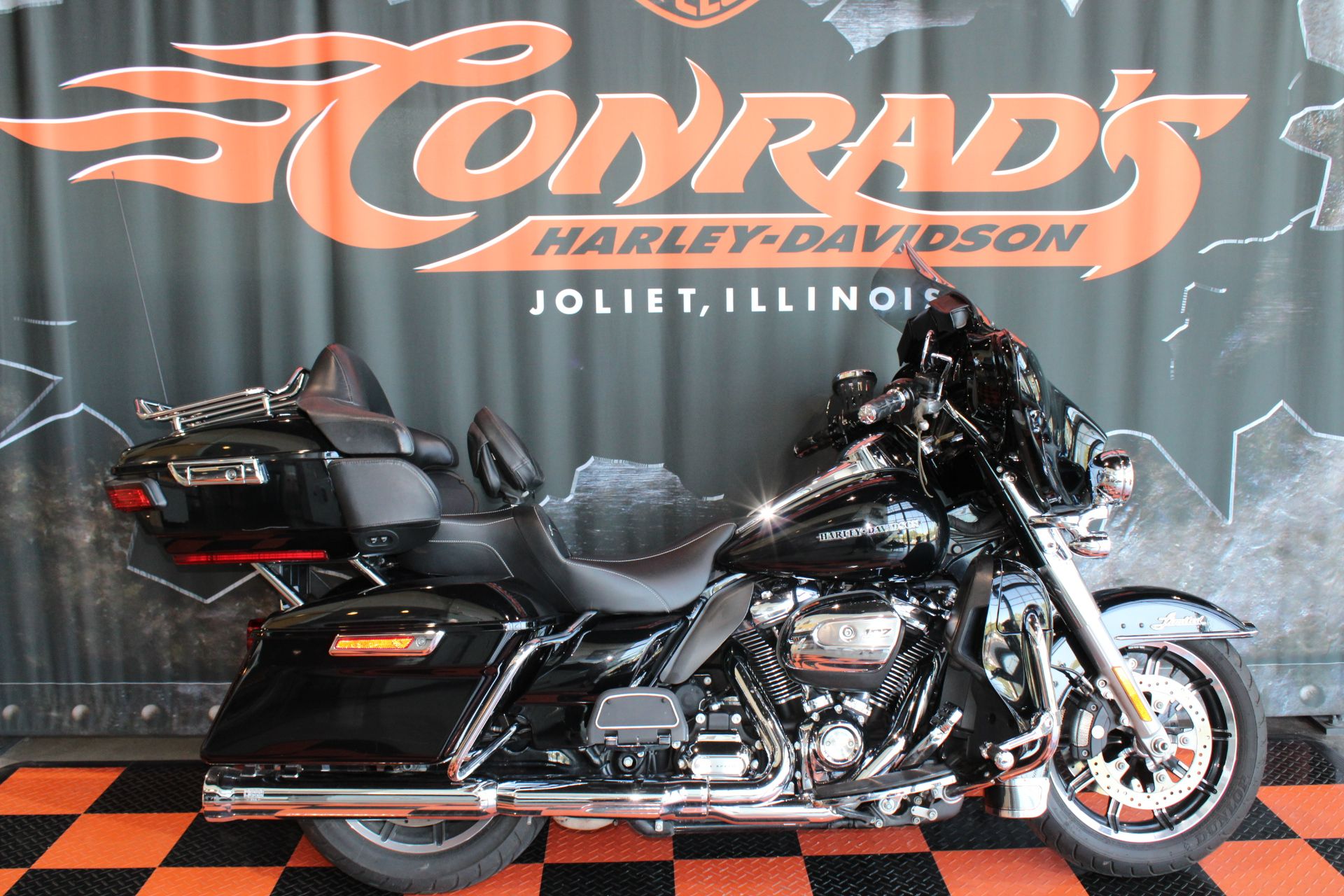 2018 Harley-Davidson Electra Glide® Ultra Classic® in Shorewood, Illinois - Photo 1