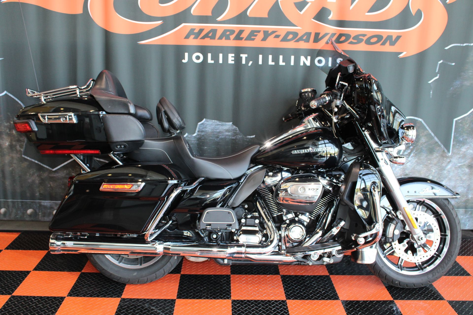 2018 Harley-Davidson Electra Glide® Ultra Classic® in Shorewood, Illinois - Photo 2