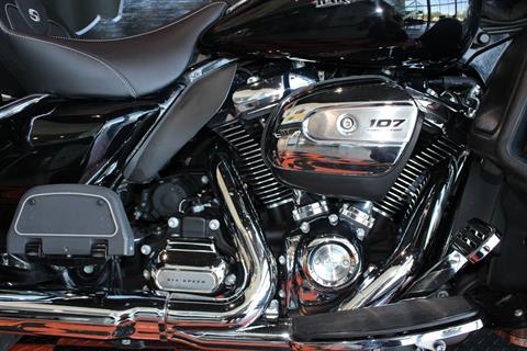 2018 Harley-Davidson Electra Glide® Ultra Classic® in Shorewood, Illinois - Photo 6