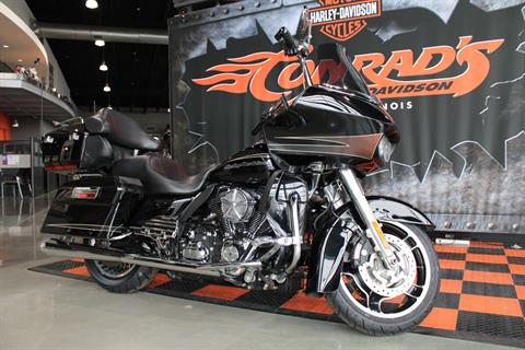 2013 Harley-Davidson Road Glide® Ultra in Shorewood, Illinois - Photo 2