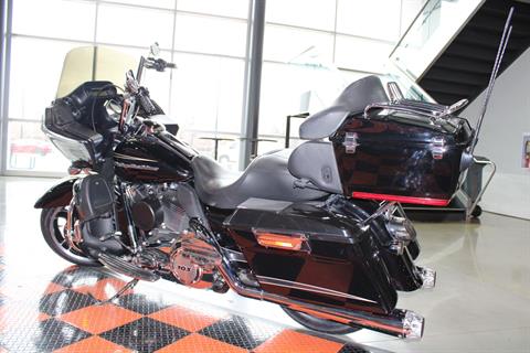 2013 Harley-Davidson Road Glide® Ultra in Shorewood, Illinois - Photo 14