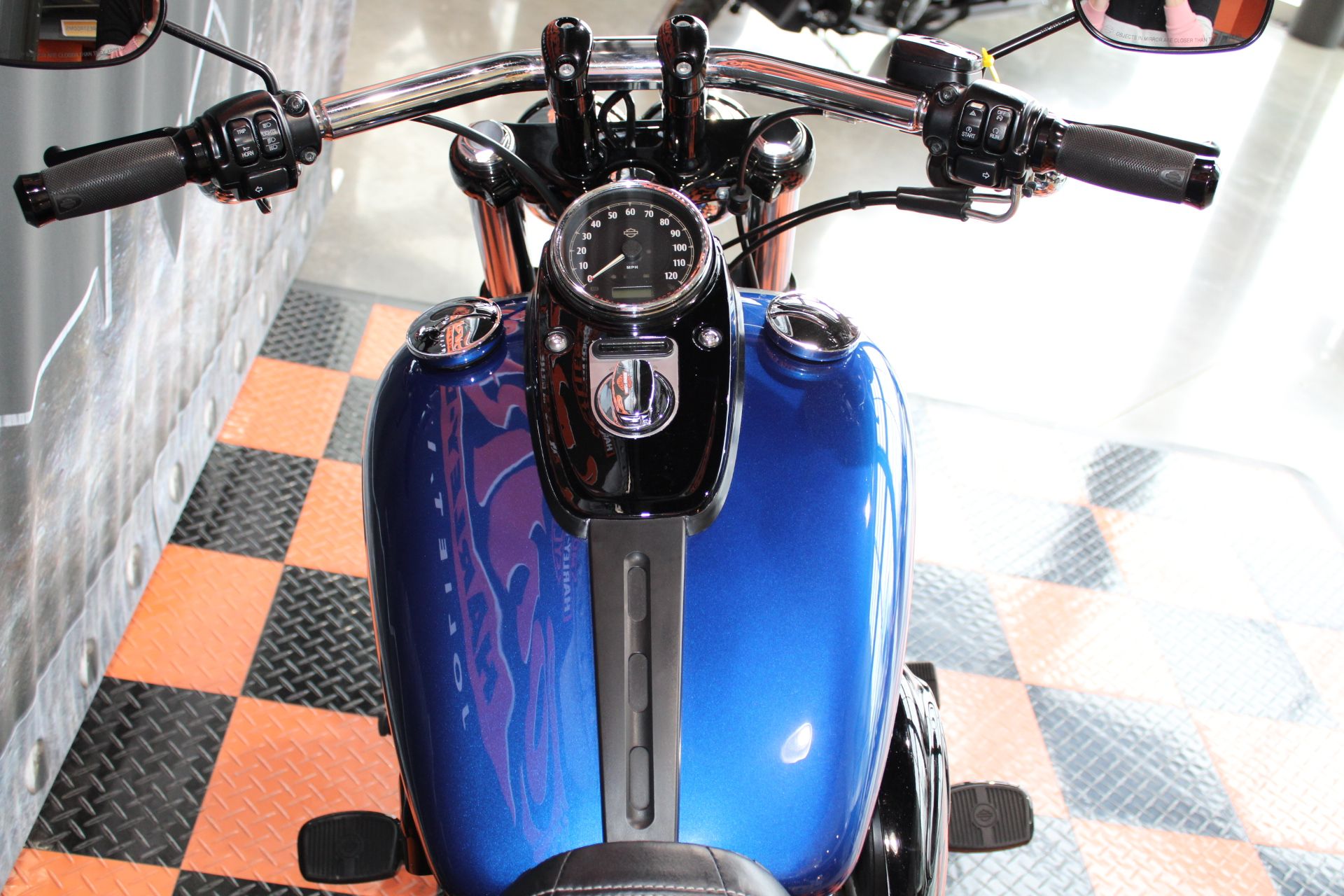 2015 Harley-Davidson Fat Bob® in Shorewood, Illinois - Photo 9