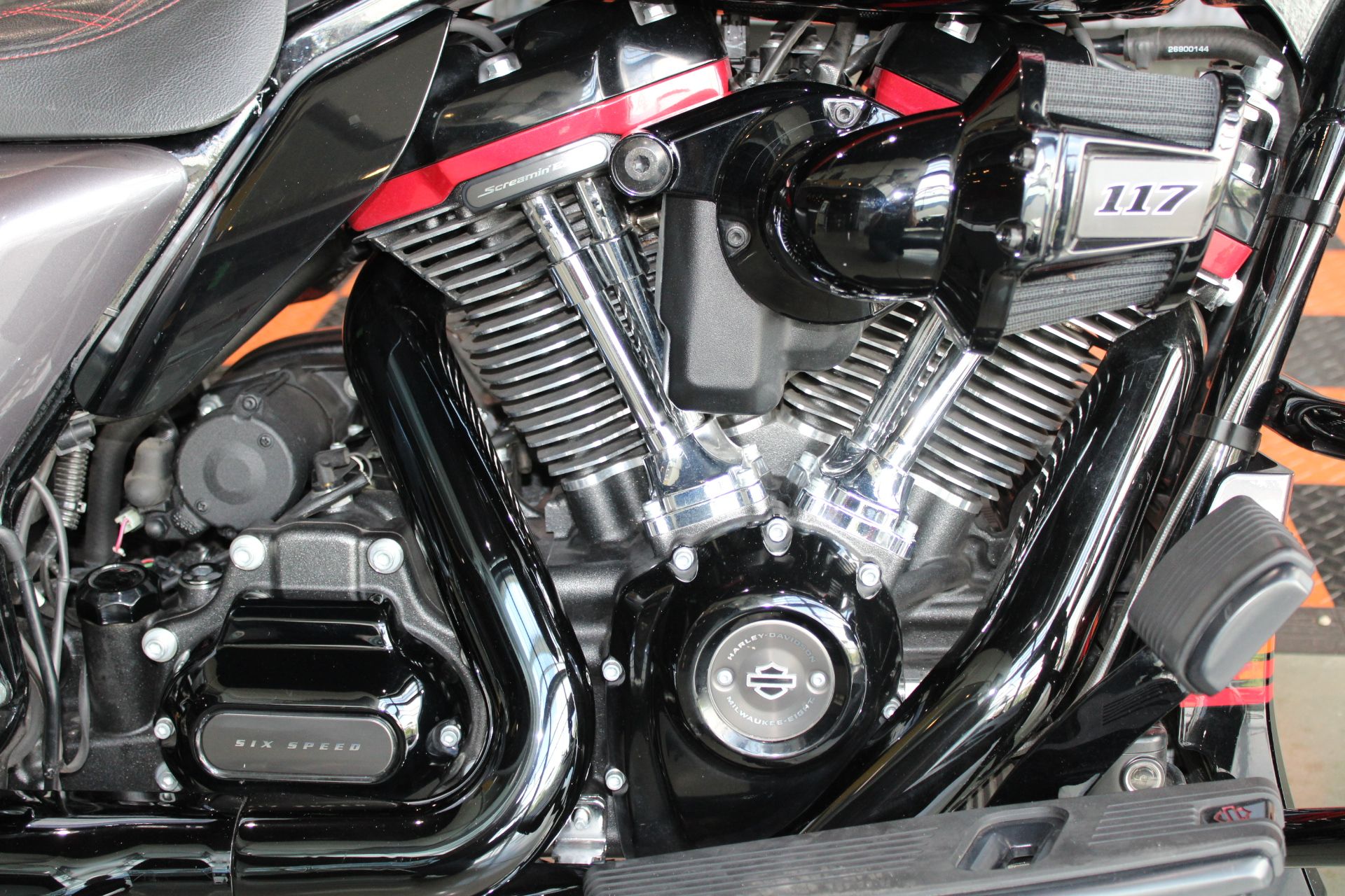 2020 Harley-Davidson CVO™ Street Glide® in Shorewood, Illinois - Photo 5