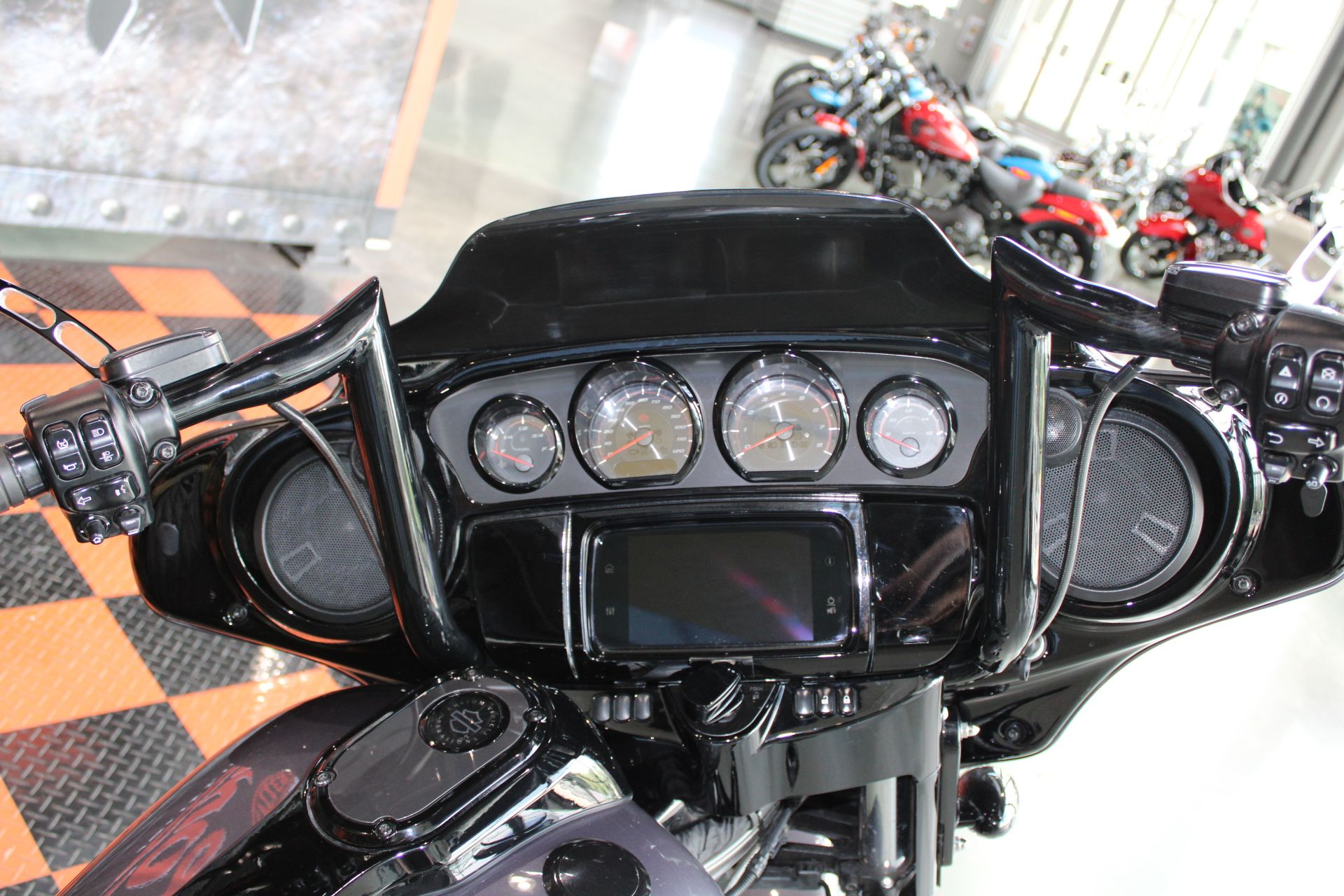 2020 Harley-Davidson CVO™ Street Glide® in Shorewood, Illinois - Photo 9