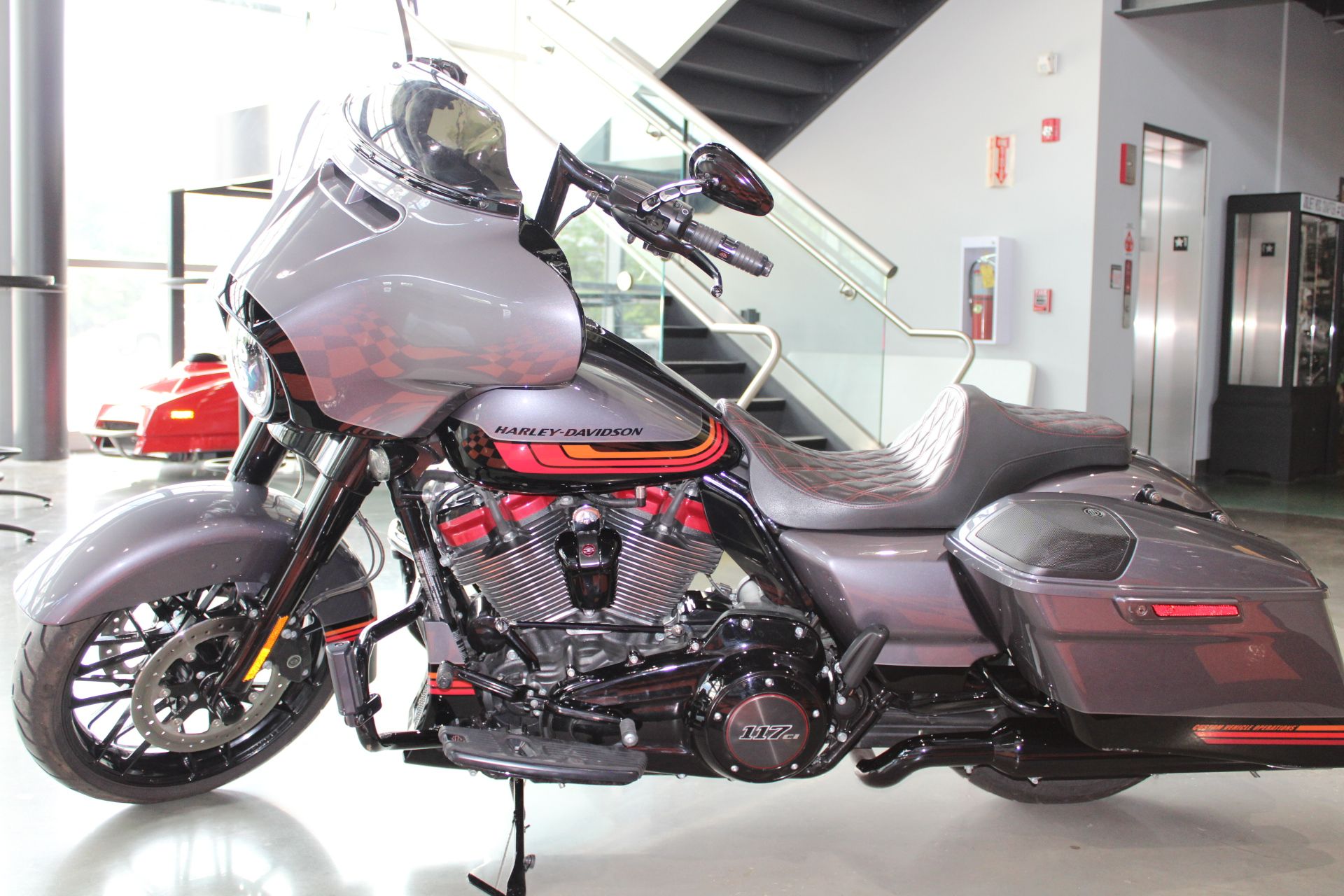 2020 Harley-Davidson CVO™ Street Glide® in Shorewood, Illinois - Photo 15