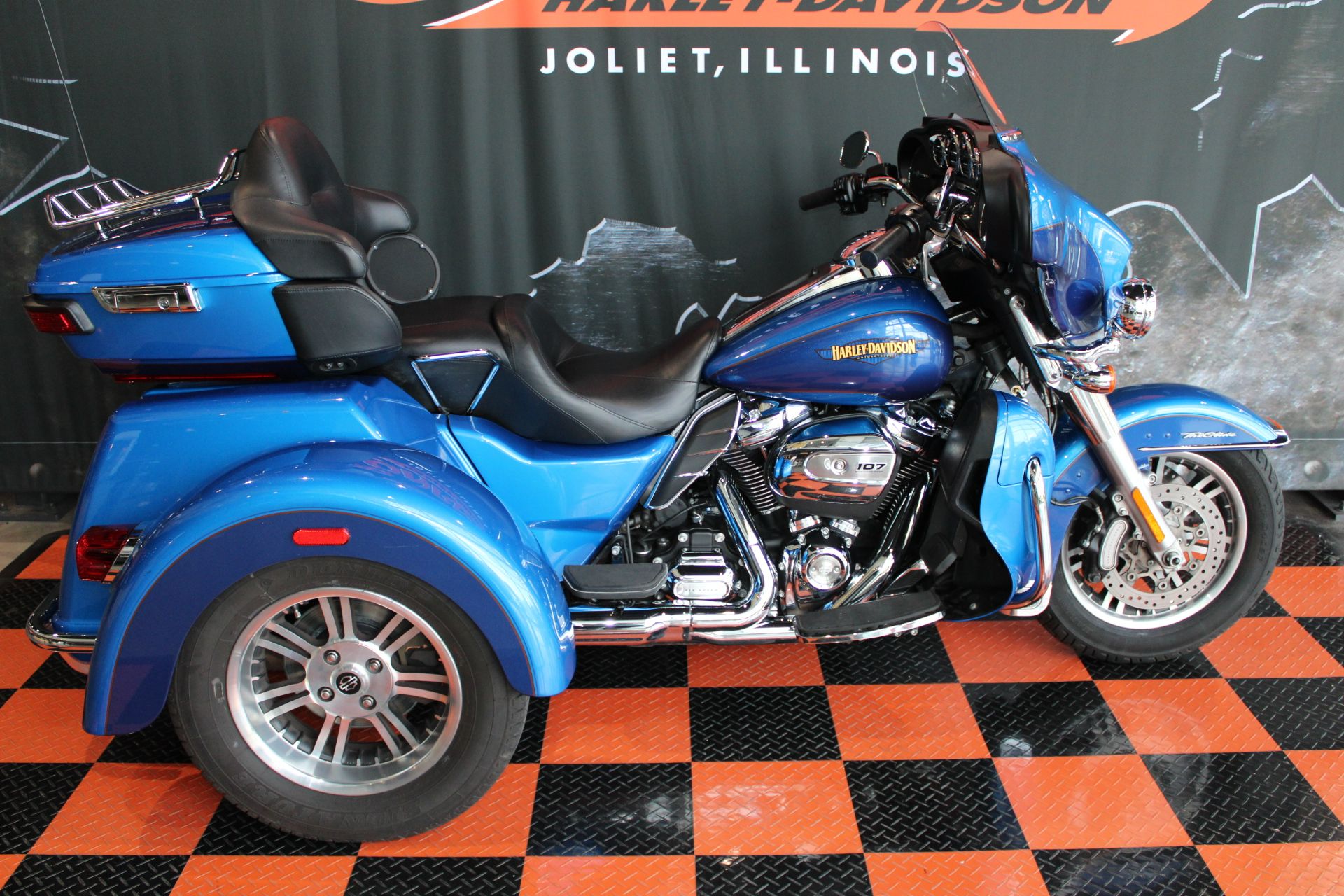 2017 Harley-Davidson Tri Glide® Ultra in Shorewood, Illinois - Photo 2