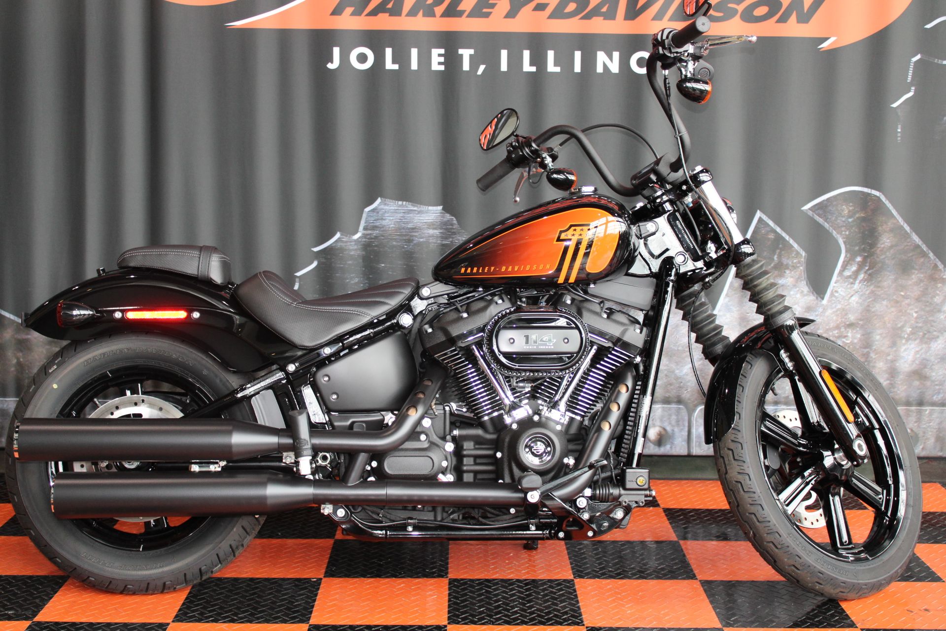 2022 Harley-Davidson Street Bob® 114 in Shorewood, Illinois - Photo 2
