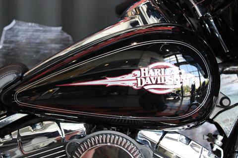 2012 Harley-Davidson Ultra Classic® Electra Glide® in Shorewood, Illinois - Photo 6