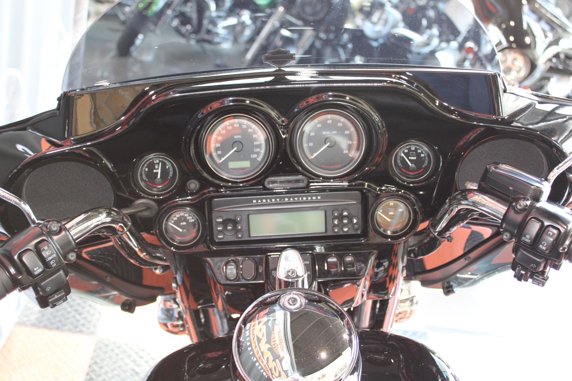 2012 Harley-Davidson Ultra Classic® Electra Glide® in Shorewood, Illinois - Photo 11