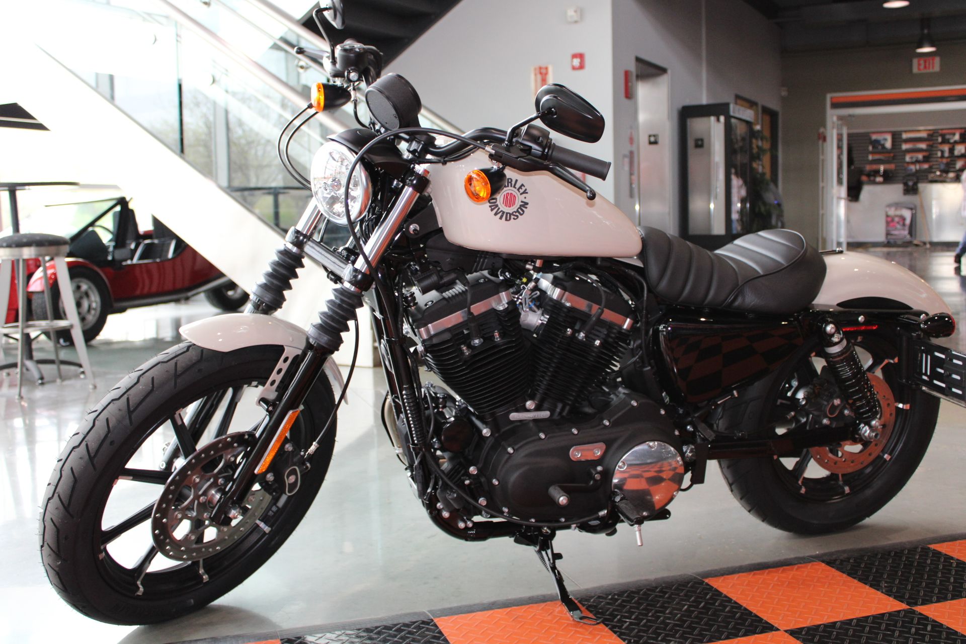 2022 Harley-Davidson Iron 883™ in Shorewood, Illinois - Photo 16