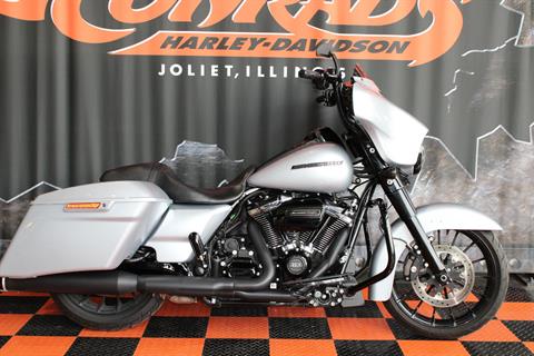 2019 Harley-Davidson Street Glide® Special in Shorewood, Illinois - Photo 2