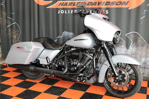 2019 Harley-Davidson Street Glide® Special in Shorewood, Illinois - Photo 3