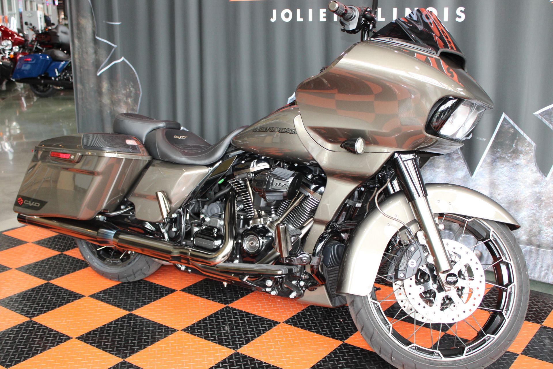 2021 Harley-Davidson CVO™ Road Glide® in Shorewood, Illinois - Photo 3