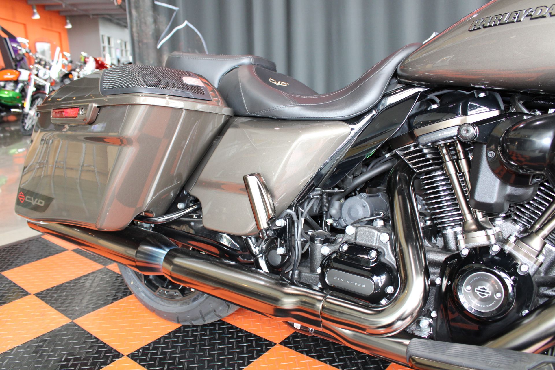 2021 Harley-Davidson CVO™ Road Glide® in Shorewood, Illinois - Photo 8