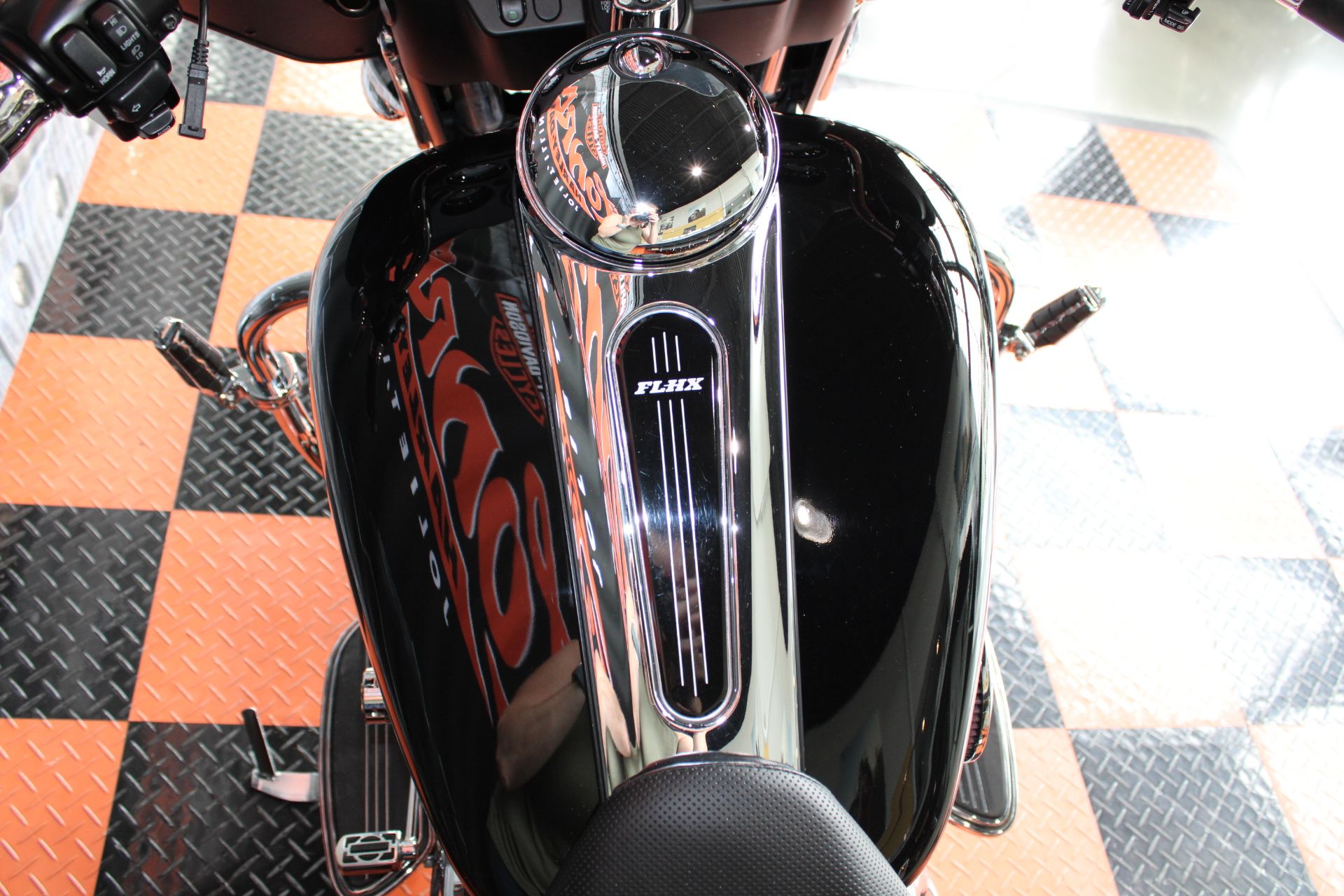 2010 Harley-Davidson Street Glide® in Shorewood, Illinois - Photo 11