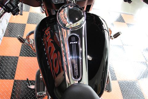 2010 Harley-Davidson Street Glide® in Shorewood, Illinois - Photo 11