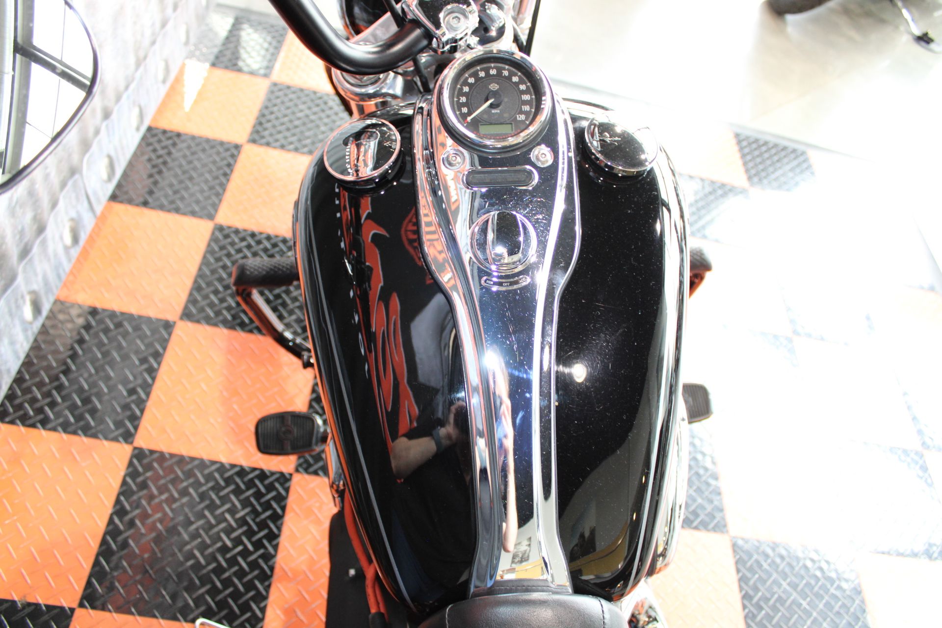 2013 Harley-Davidson Dyna® Wide Glide® in Shorewood, Illinois - Photo 10