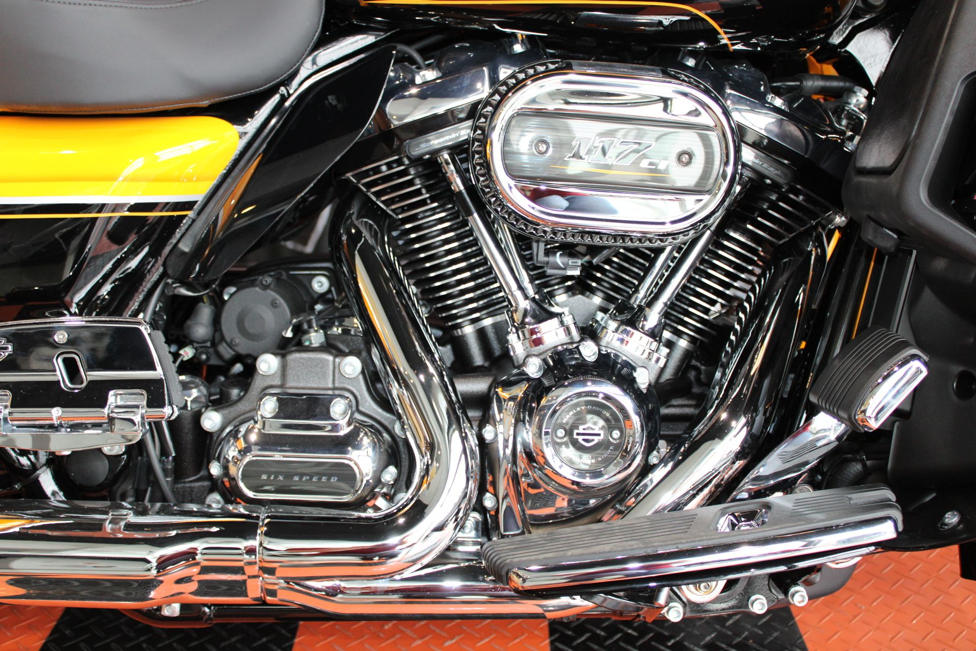 2022 Harley-Davidson CVO™ Road Glide® Limited in Shorewood, Illinois - Photo 6