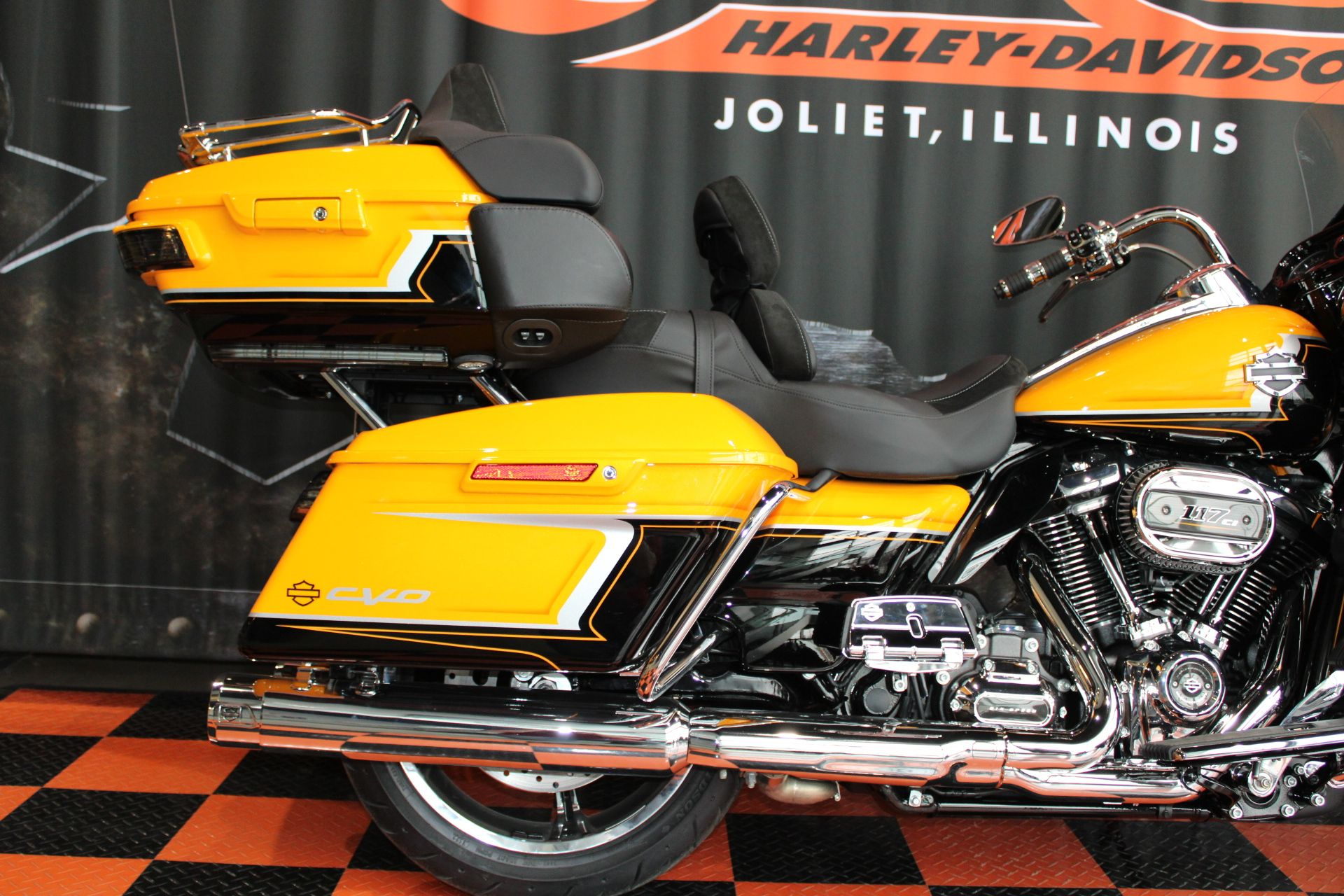 2022 Harley-Davidson CVO™ Road Glide® Limited in Shorewood, Illinois - Photo 18