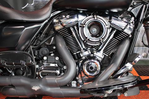 2017 Harley-Davidson Street Glide® Special in Shorewood, Illinois - Photo 7