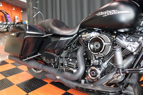 2017 Harley-Davidson Street Glide® Special in Shorewood, Illinois - Photo 8