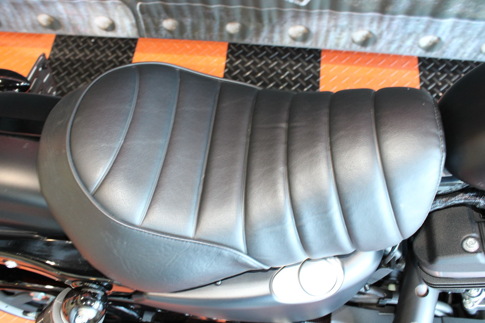 2021 Harley-Davidson Iron 883™ in Shorewood, Illinois - Photo 8