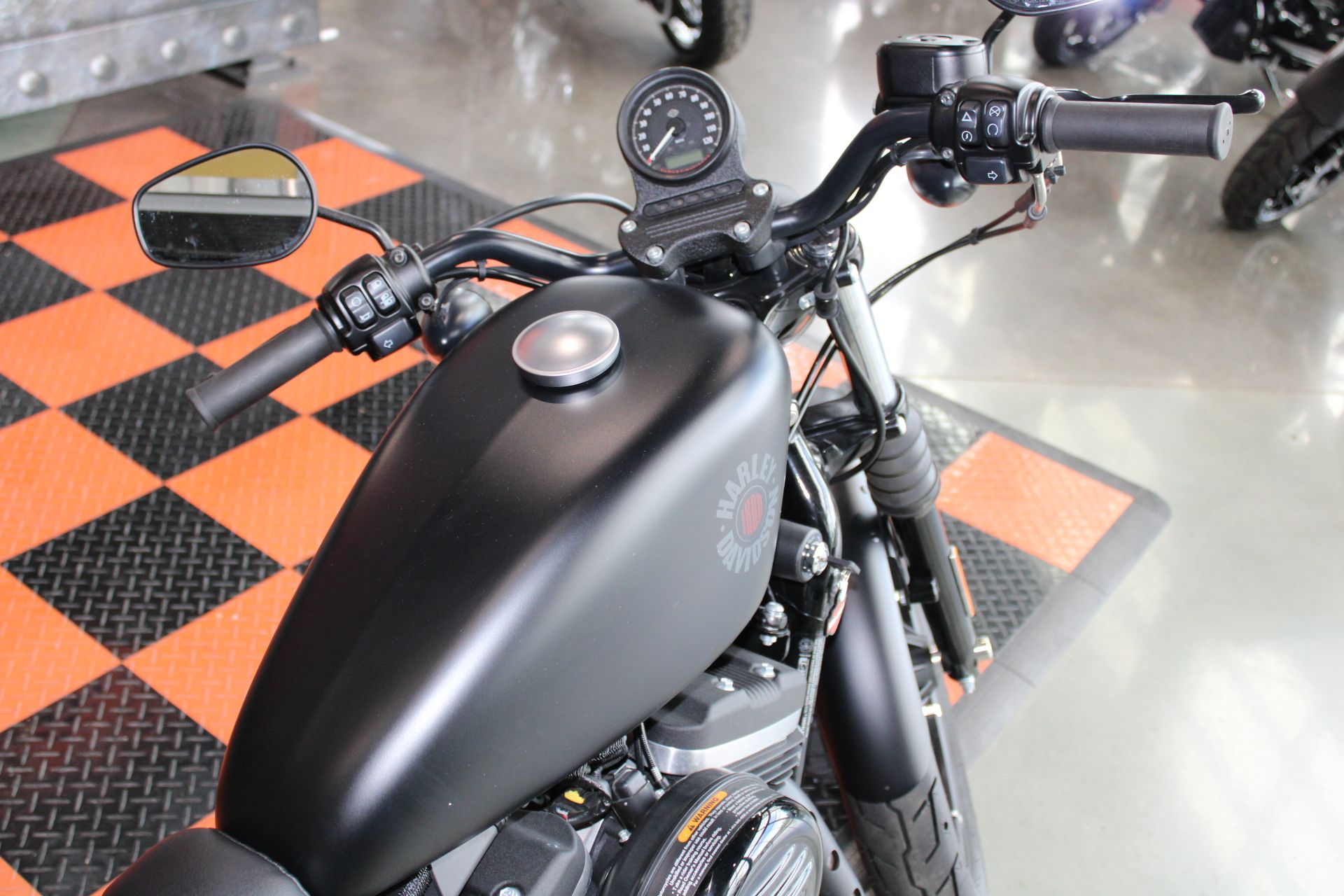 2021 Harley-Davidson Iron 883™ in Shorewood, Illinois - Photo 11