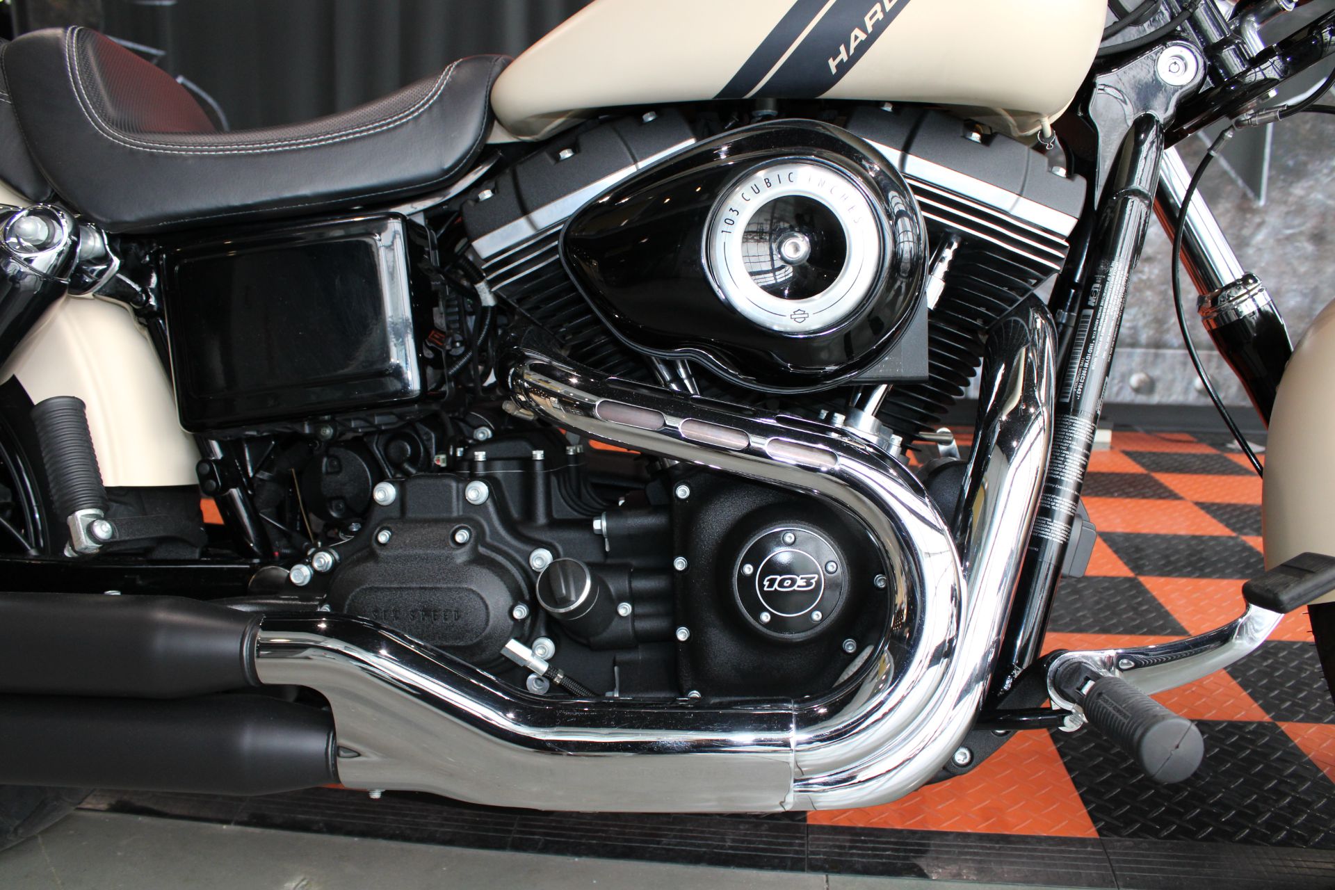 2014 Harley-Davidson Dyna® Fat Bob® in Shorewood, Illinois - Photo 5