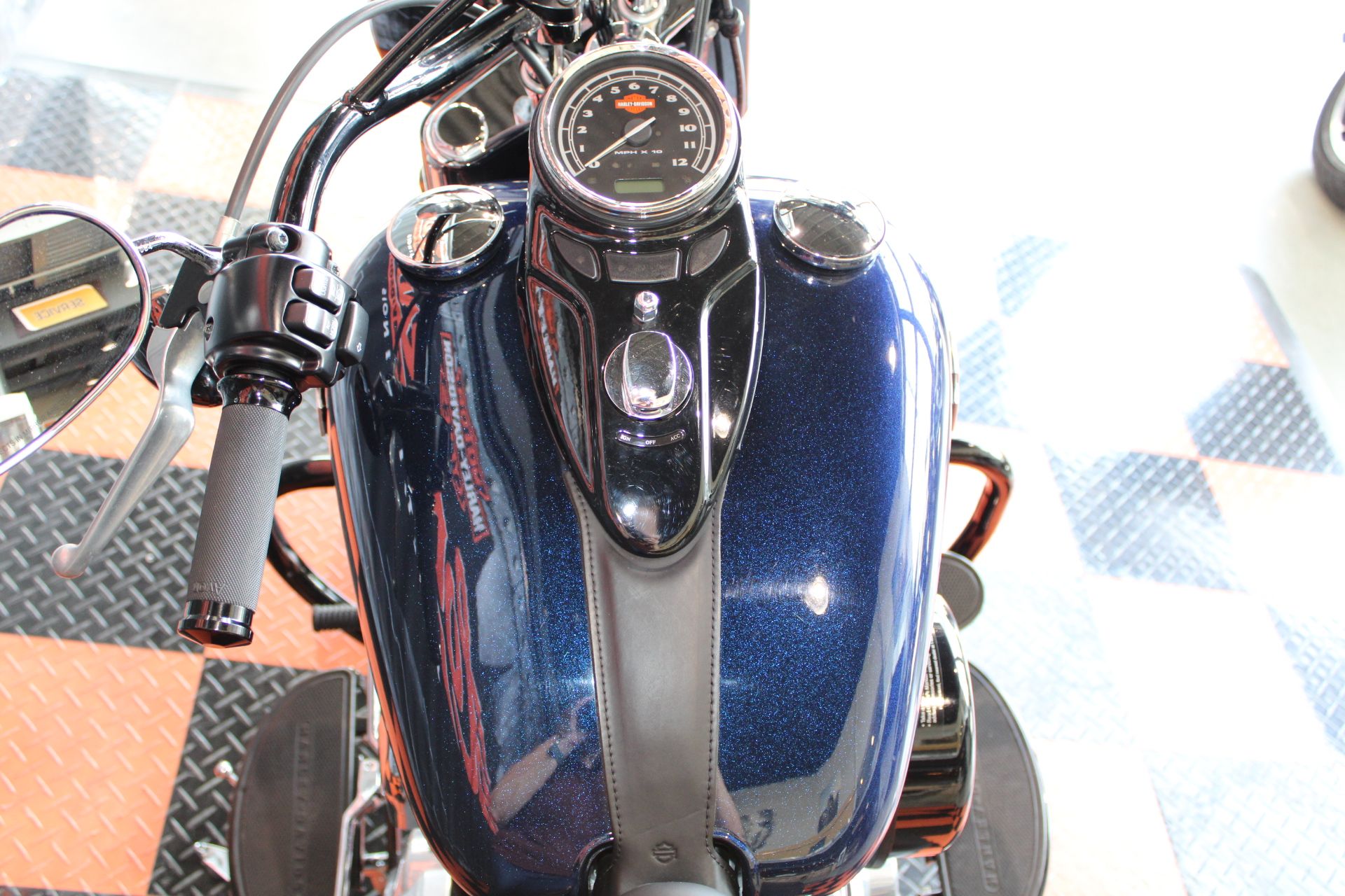 2013 Harley-Davidson Softail Slim® in Shorewood, Illinois - Photo 10