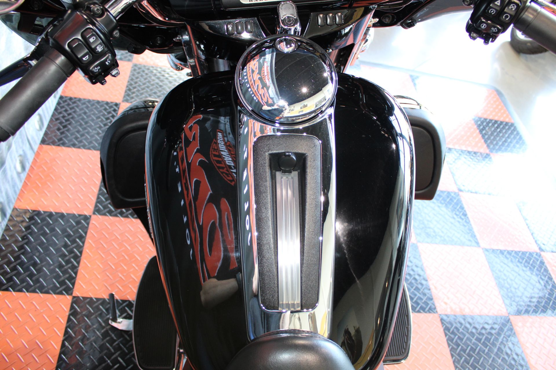 2016 Harley-Davidson Ultra Limited in Shorewood, Illinois - Photo 13