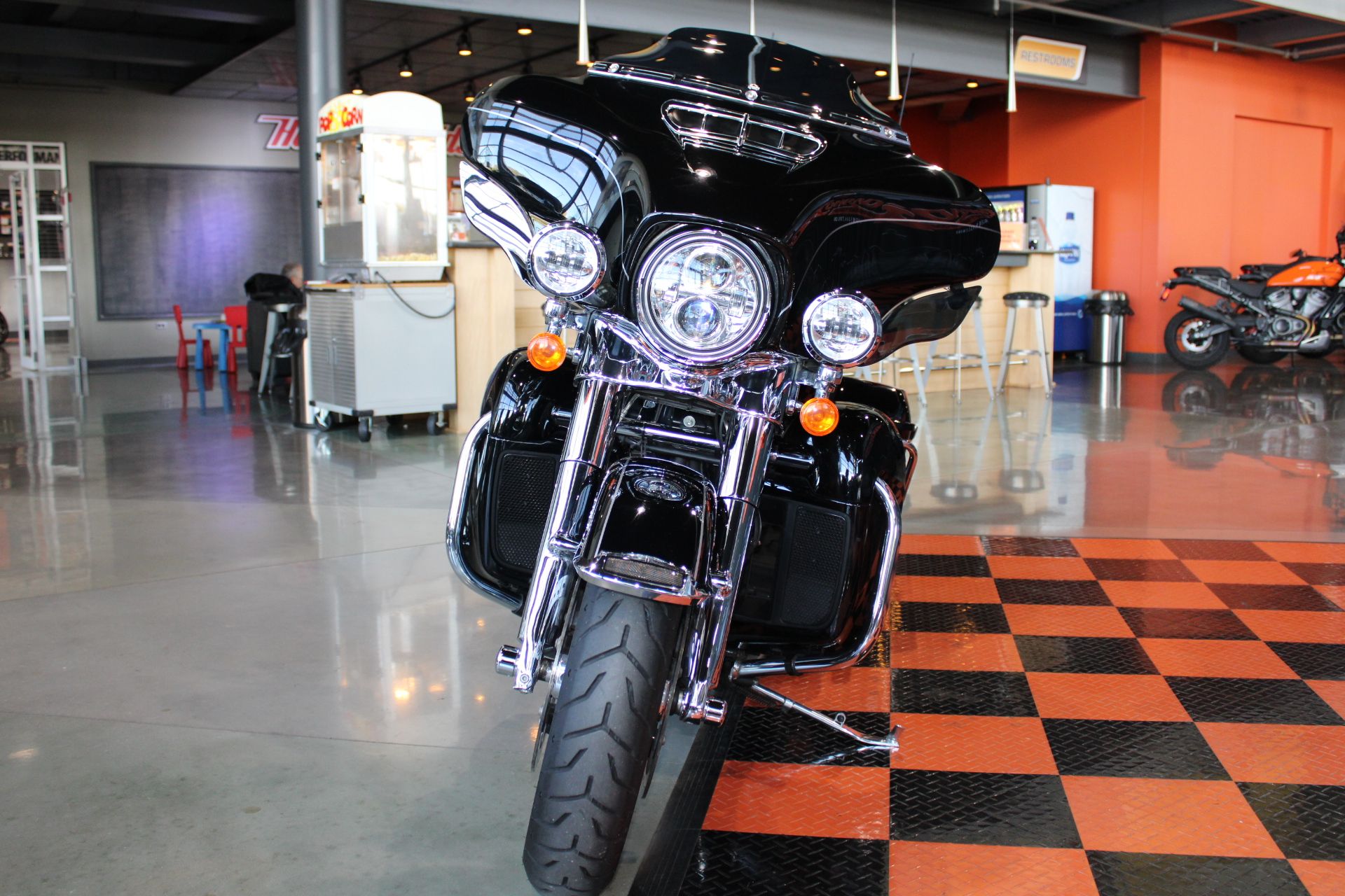 2016 Harley-Davidson Ultra Limited in Shorewood, Illinois - Photo 26