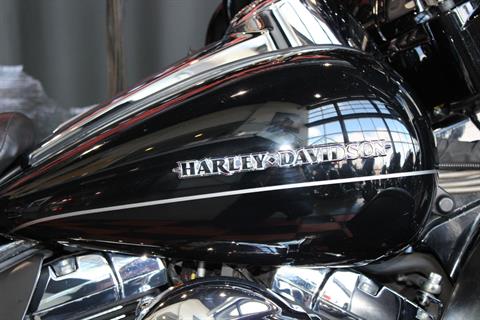 2016 Harley-Davidson Ultra Limited in Shorewood, Illinois - Photo 6