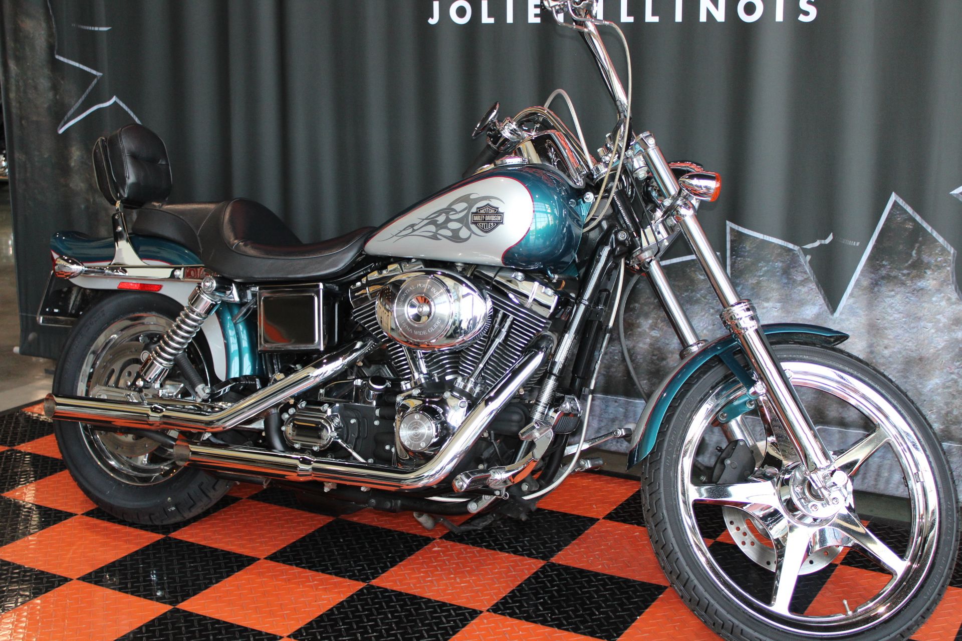 2004 Harley-Davidson FXDWG/FXDWGI Dyna Wide Glide® in Shorewood, Illinois - Photo 3